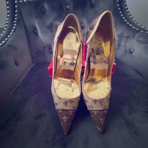 Guess monogram pumps